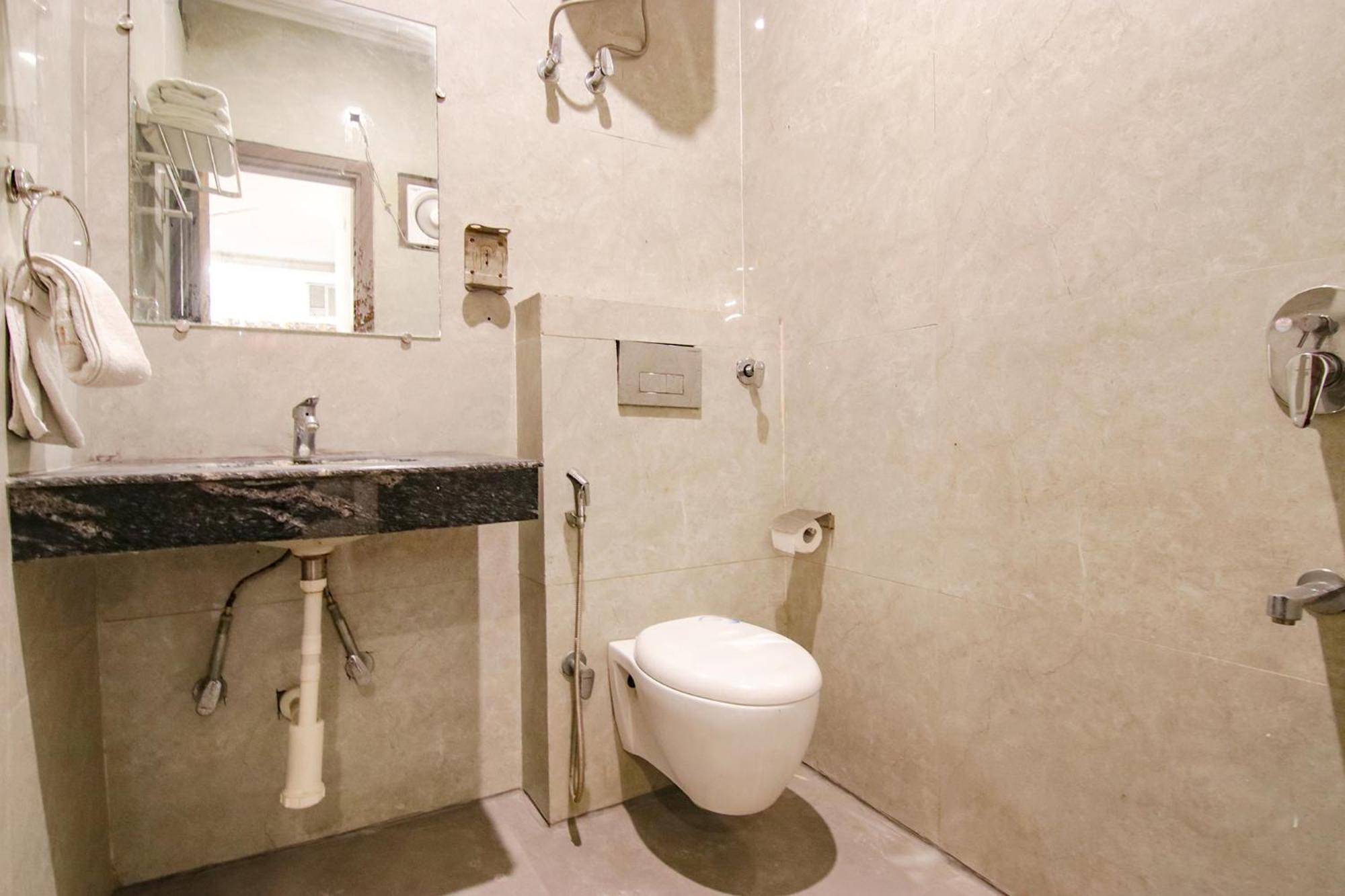 Fabhotel Aerosky - Nr Yashobhoomi Convention Centre 3* New Delhi